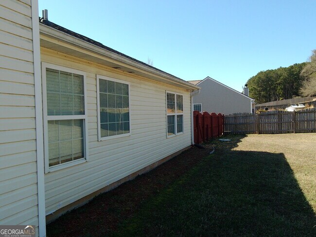 Building Photo - 907 Downing Dr