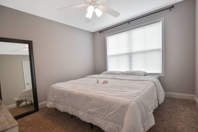 Building Photo - Pet Friendly Three Bedroom!