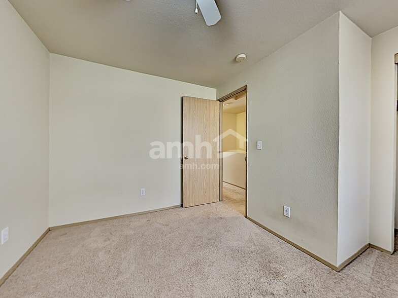 Building Photo - 16957 SW Cashew Way