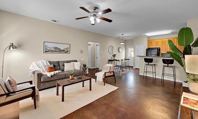 Building Photo - 137 Flat Creek Dr