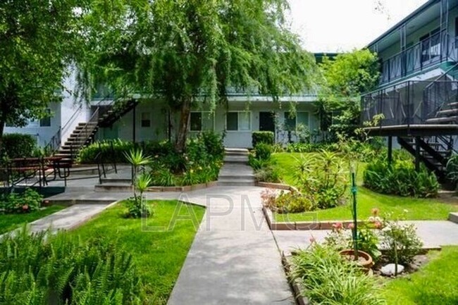 Primary Photo - 2707 Pomeroy Ave