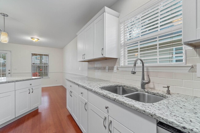 Building Photo - 911 Lauderhill Ln