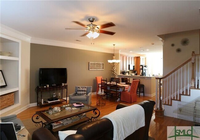 Building Photo - 213 Lakeview Dr