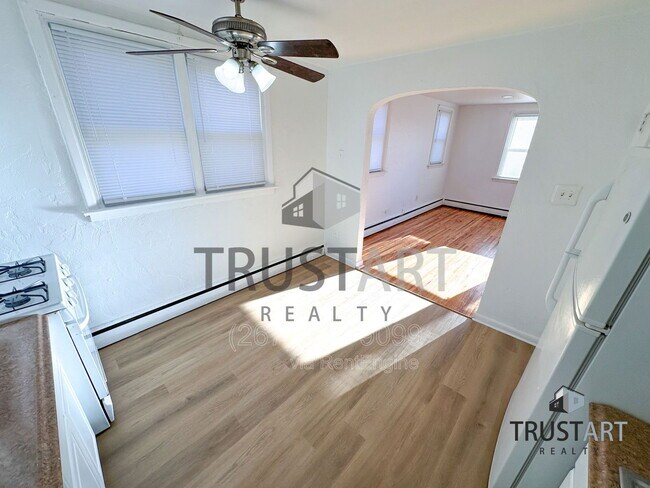 Building Photo - 1205-7 Princeton Ave