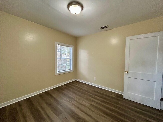 Building Photo - 2861 Ralston Rd