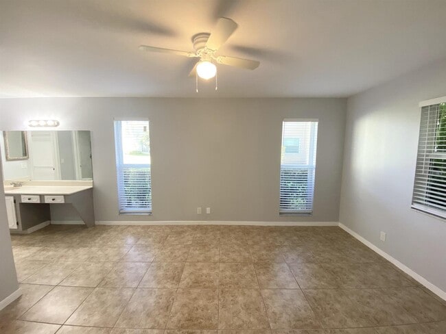 Building Photo - 1100 Boxwood Dr