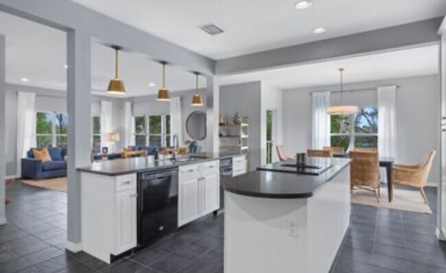 Building Photo - 981 Main St