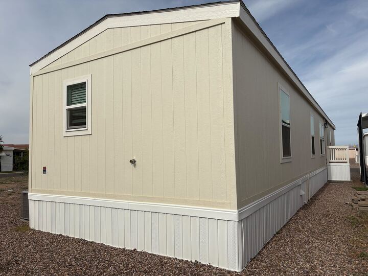 Building Photo - 2060 N Center St