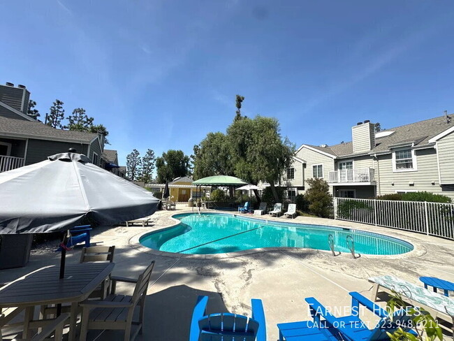 Building Photo - 6628 N Clybourn Ave