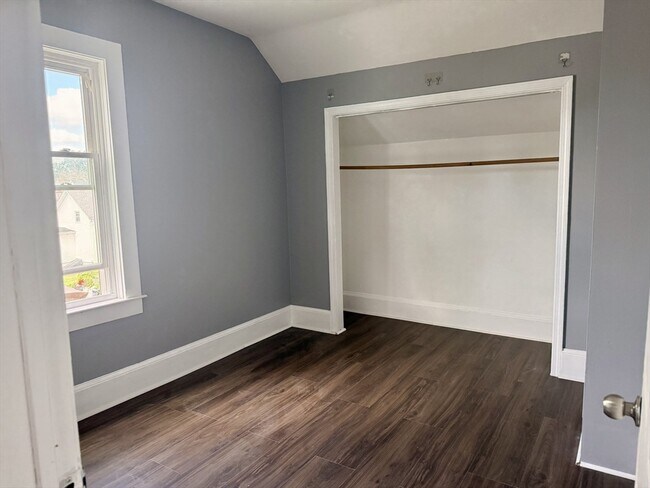 Building Photo - 270 Stetson St