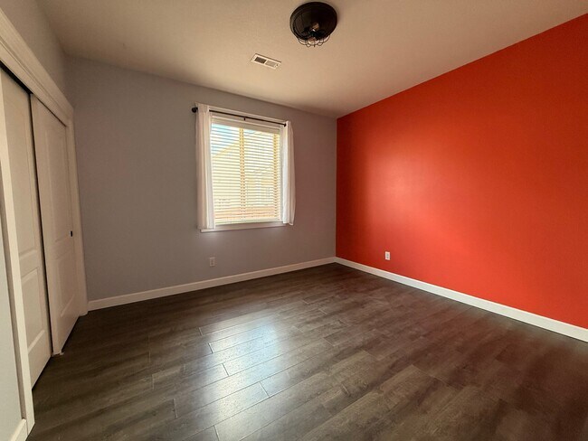 Building Photo - 2626 NE Hawthorne Cir