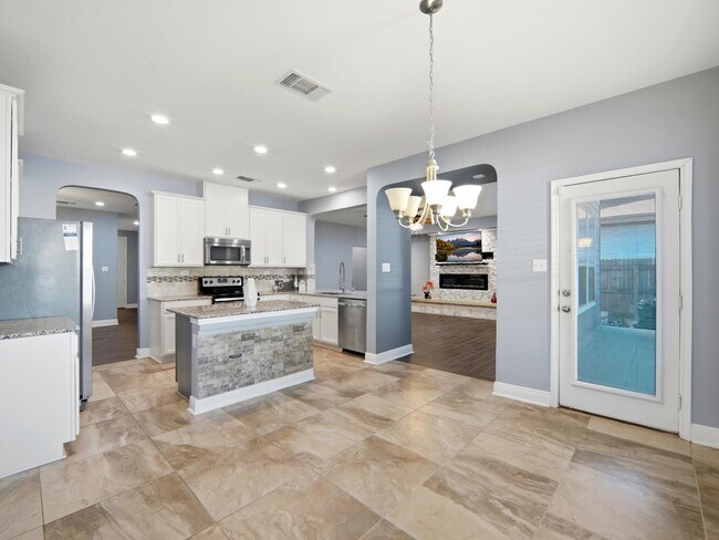 Building Photo - 4431 Oak Roset