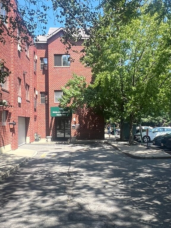 Building Photo - 373 Highland Ave