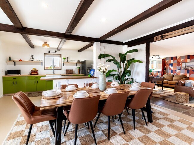 Building Photo - Escape to Your Own Desert Oasis!