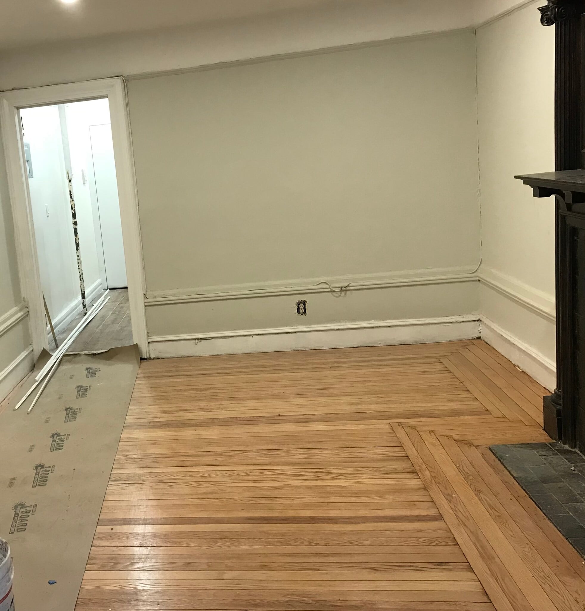 Living space (non working fireplace ,built in cabinets - 1061 Clay Ave