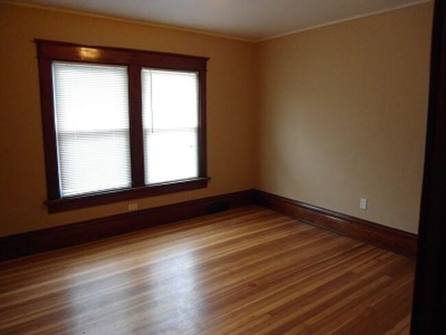 Building Photo - 1549 Bever Ave SE