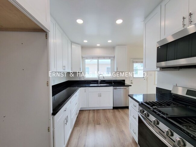 Building Photo - 3102 Ocana Ave