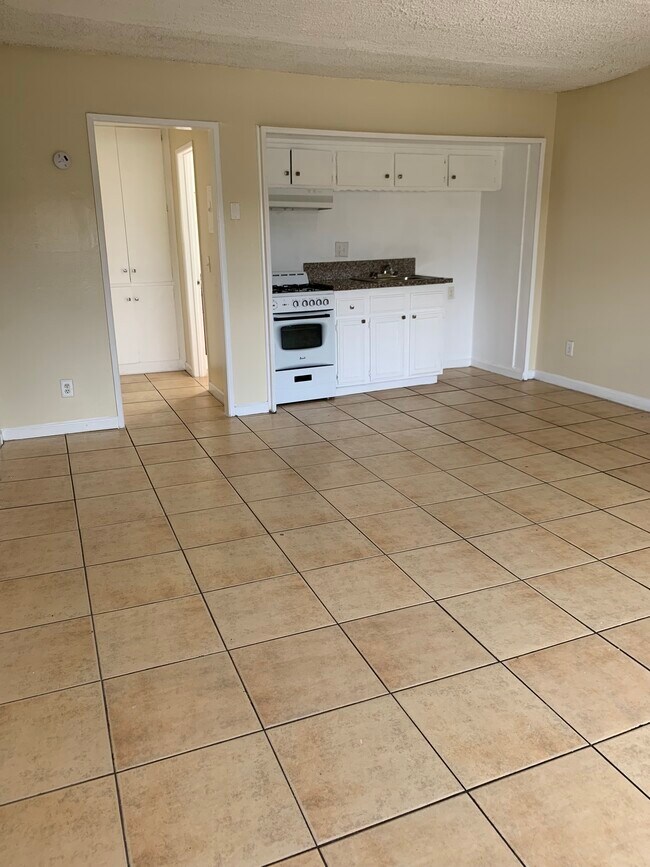 Building Photo - 15526 Chase St