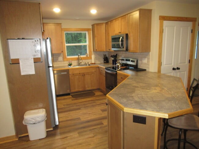 Building Photo - Rental in Dallas, NC.  Fully Furnished and ready for Move In.