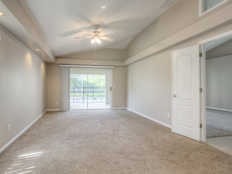 Building Photo - 1484 E Lake Woodlands Pkwy