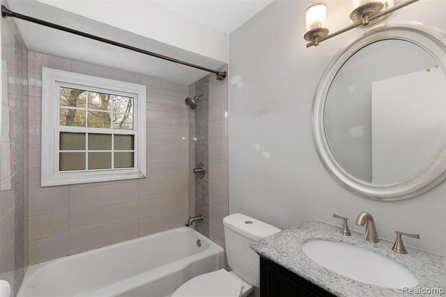 Building Photo - 3221 Shenandoah Dr