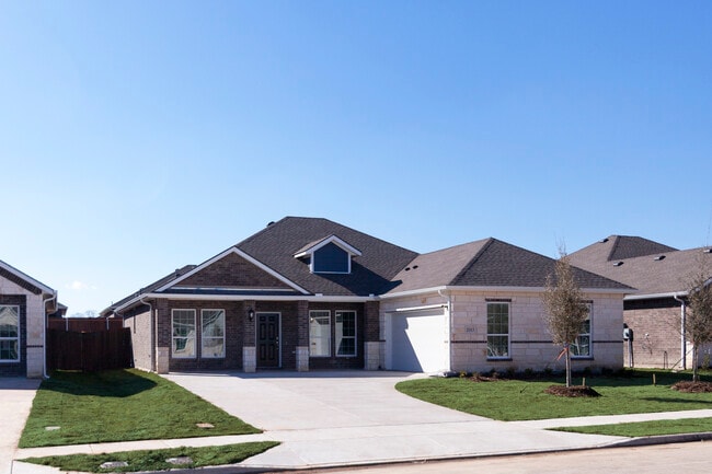 Primary Photo - 2113 Nutmeg Wy