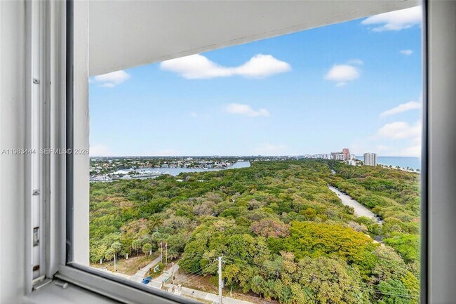 Building Photo - 3000 E Sunrise Blvd