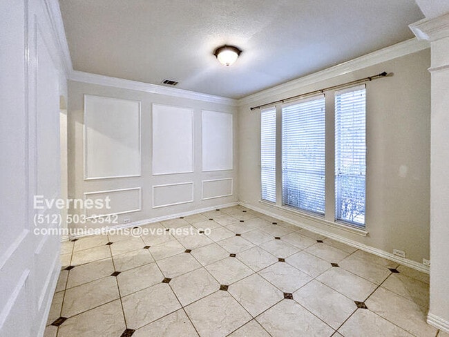 Building Photo - Spacious 5-Bedroom Retreat with Modern Com...