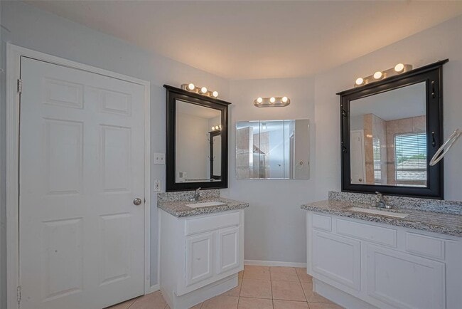 Building Photo - 1439 El Camino Village Dr