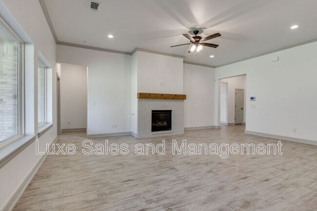 Building Photo - 6133 Frankie Lynn Ln