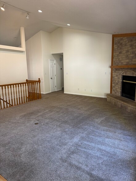 Building Photo - 1117 E 200 S
