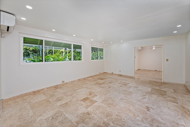 Building Photo - 5 BR Executive Home with Pool in prestigious Kahala! Pet Friendly!