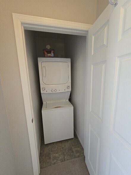 Washer/dryer - 5498 Zephyr Ct