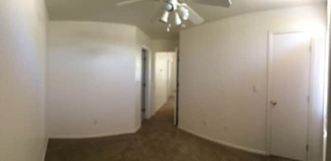 Building Photo - Under Market Rate! 3 bedroom 2 bath Townho...