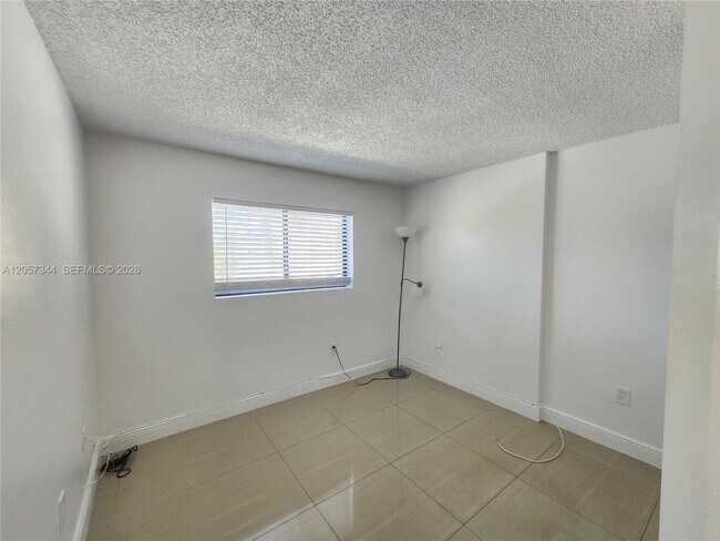 Building Photo - 9491 Palm Cir S