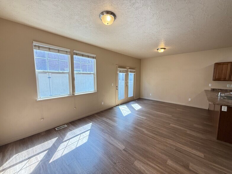 Building Photo - 10991 S Birch Creek Rd