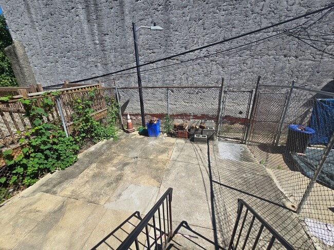 Building Photo - 2435 N 25th St