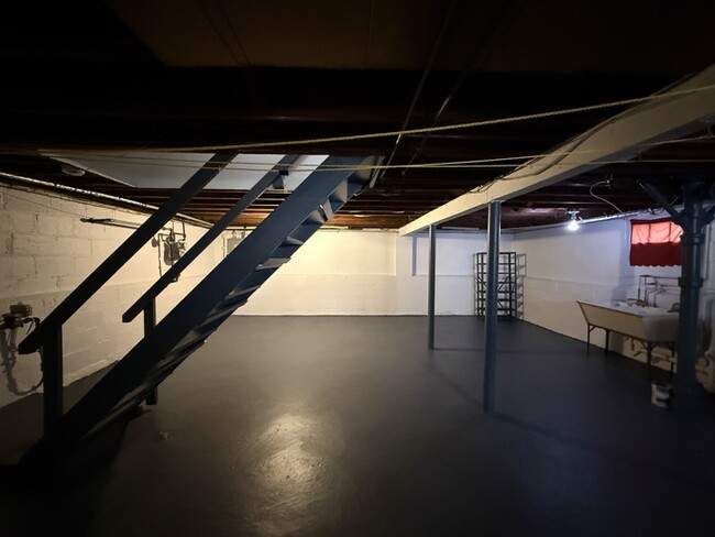 Building Photo - 1655 Edward Ter