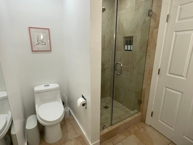 Building Photo - PRIVATE , FURNISHED Beverly Hills Studio Back House ! All utilities included