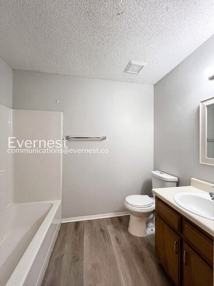 Building Photo - 5565 Chapel Hill Dr