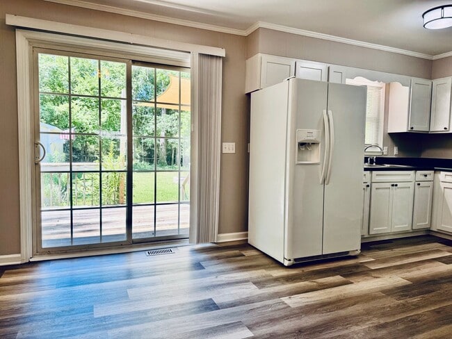 Building Photo - 4 BEDROOMS + 3 BATHS in Butner