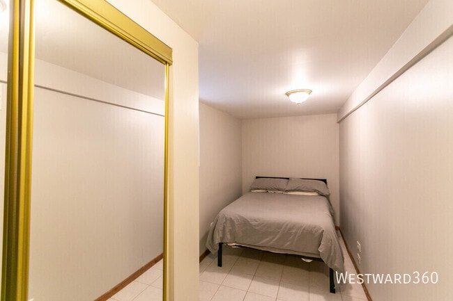 Building Photo - 2043 N Leavitt-G