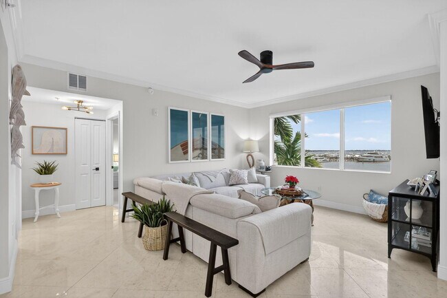 Building Photo - 675 NW Flagler Ave