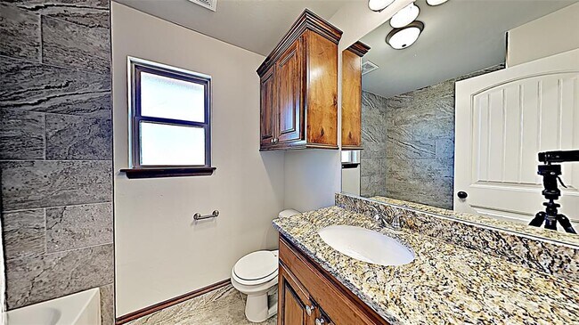 Building Photo - 1712 W Zachary Way