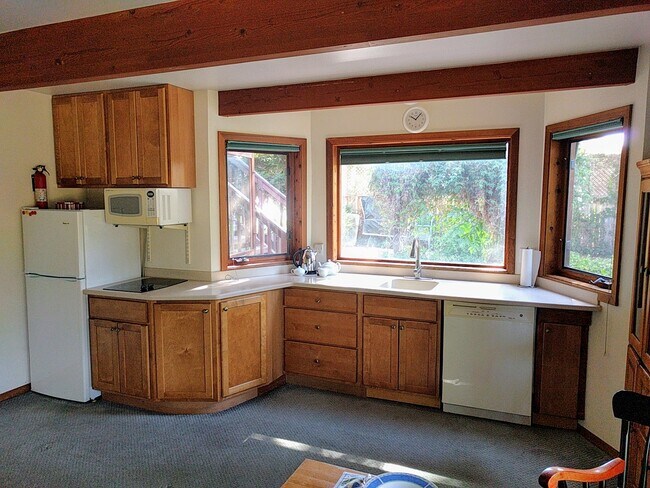 Building Photo - 4609 Vista Buena Rd