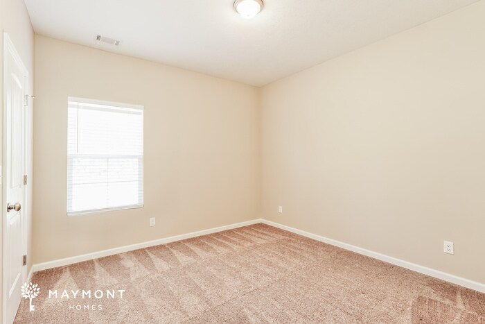 Building Photo - 1374 Oak Ln