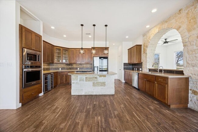 Building Photo - 100 Cross Trail