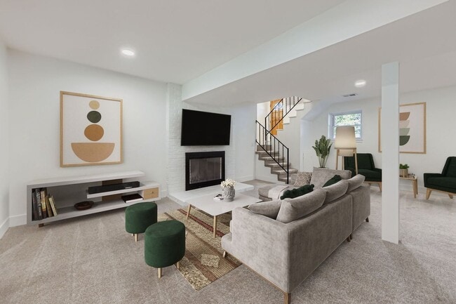 Building Photo - Recently Remodeled 4BD, 3BA Louisville Home