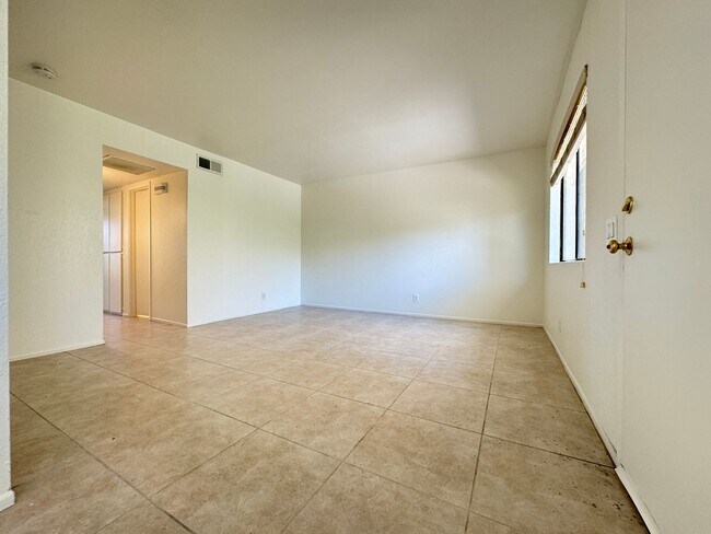 Building Photo - 473 Bradshaw E Ln