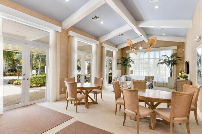 Building Photo - 315 Bay Colony Dr N